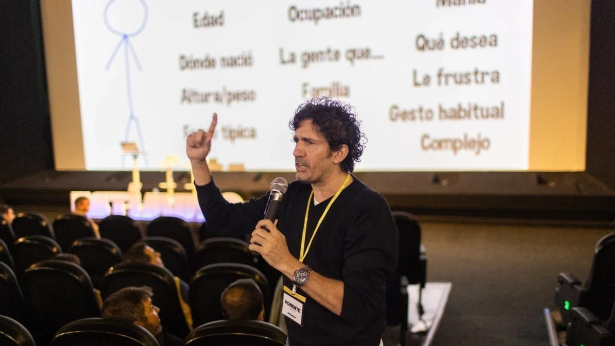 César Bona, durante una conferencia