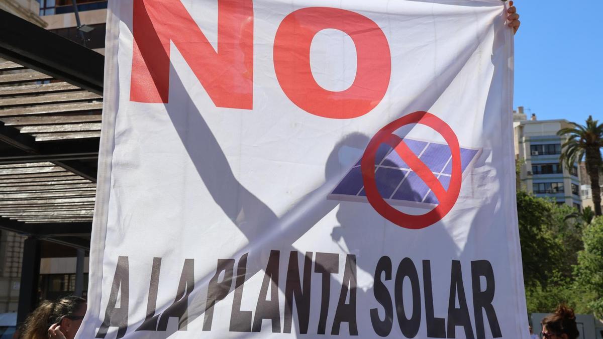 Protesta de los vecinos de San Miguel de Salinas en Alicante