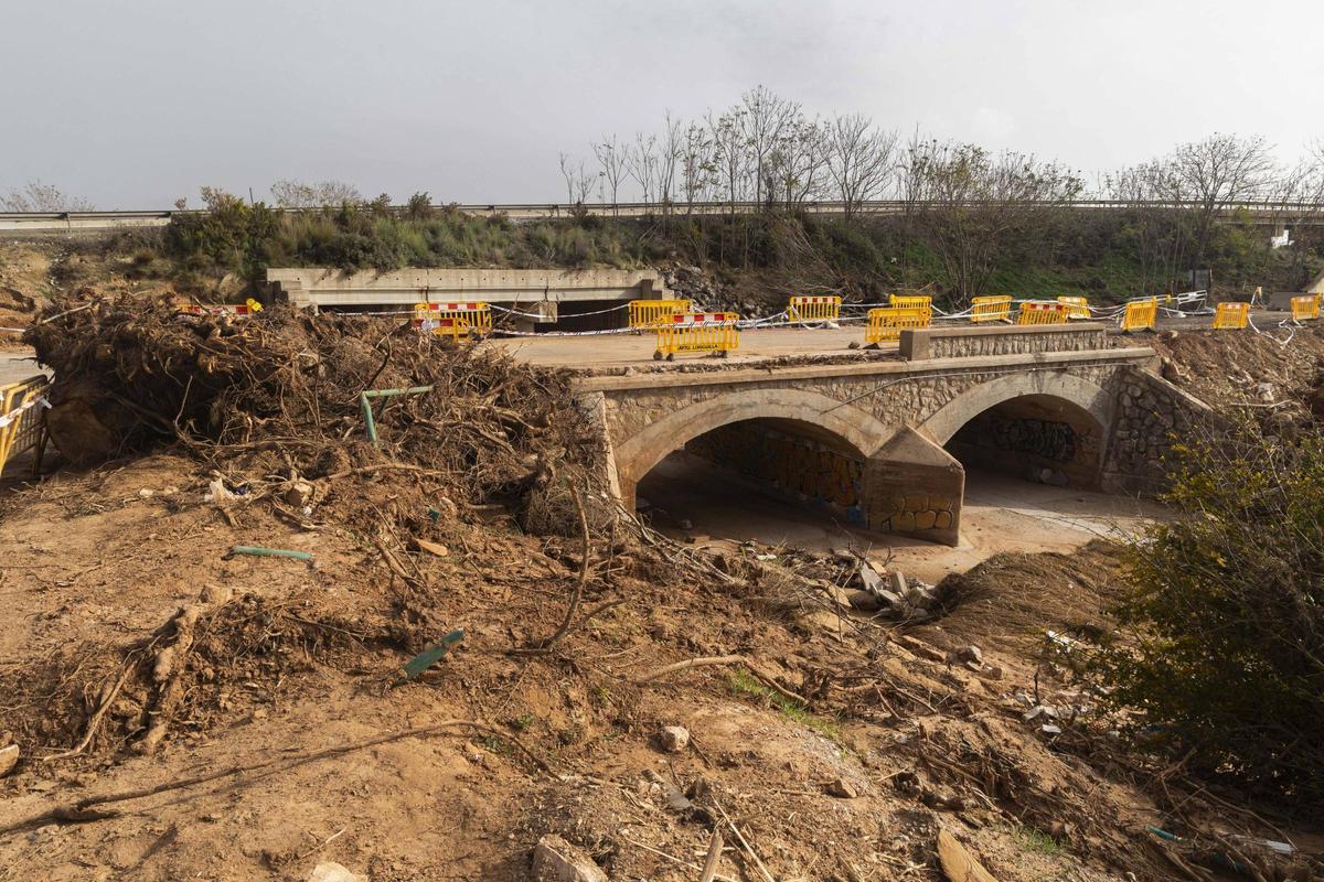 Puente que ahora solo permita el paso peatonal