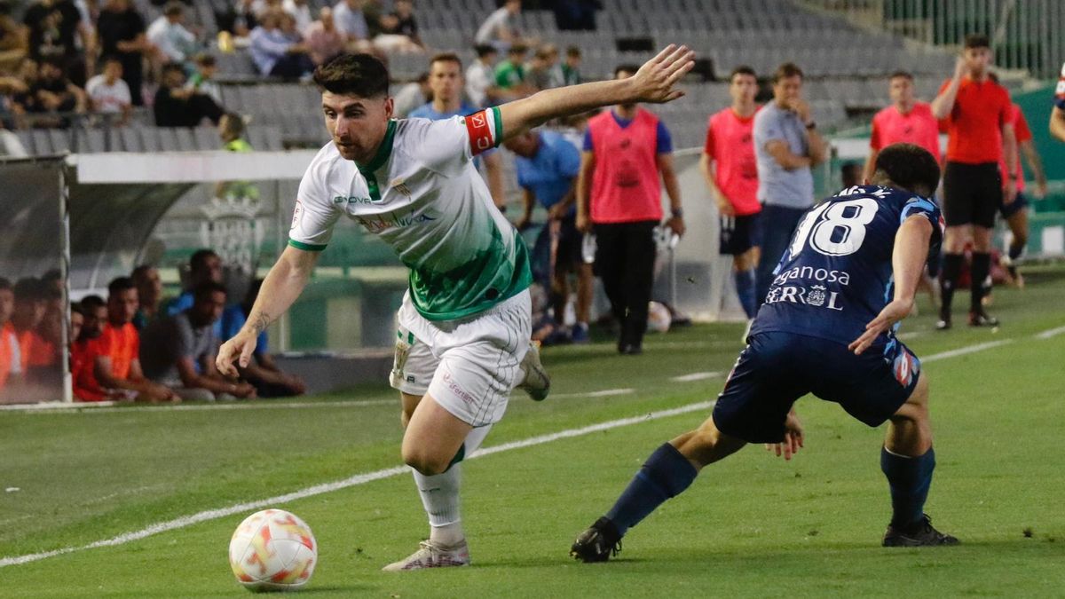 Javi Flores, durante el encuentro ante el Racing de Ferrol en El Arcángel.
