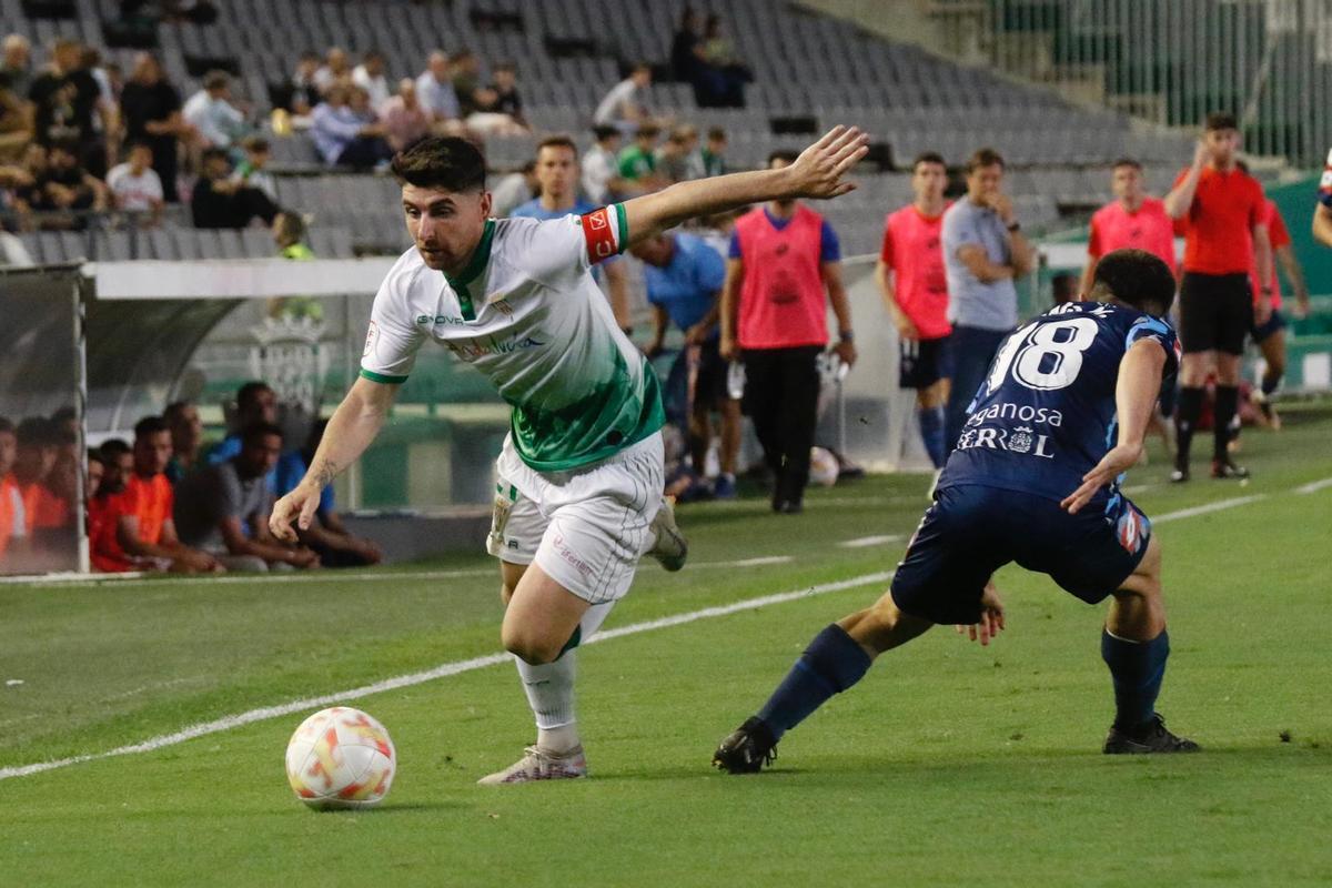 Javi Flores, durante el encuentro ante el Racing de Ferrol en El Arcángel.