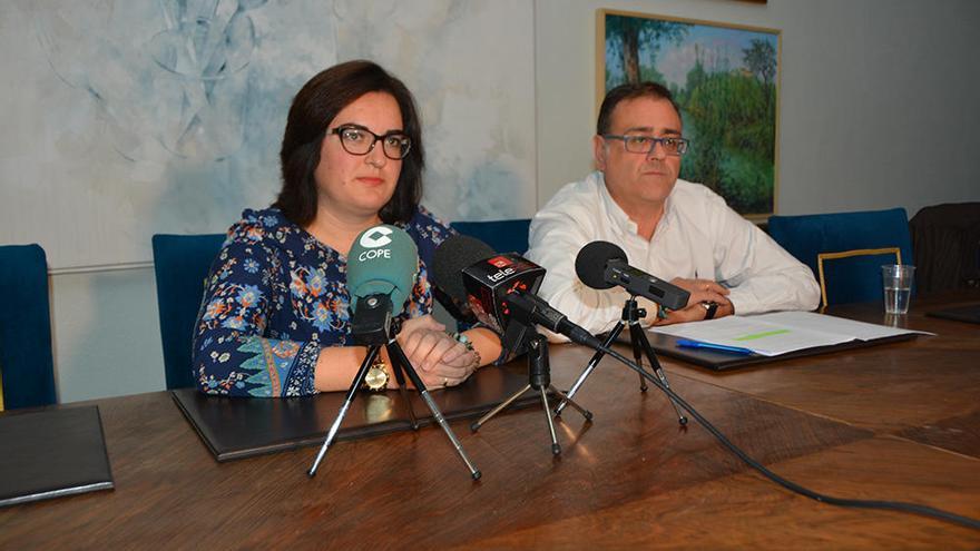 Ana Belén Corredor y Enrique Fernández en rueda de prensa