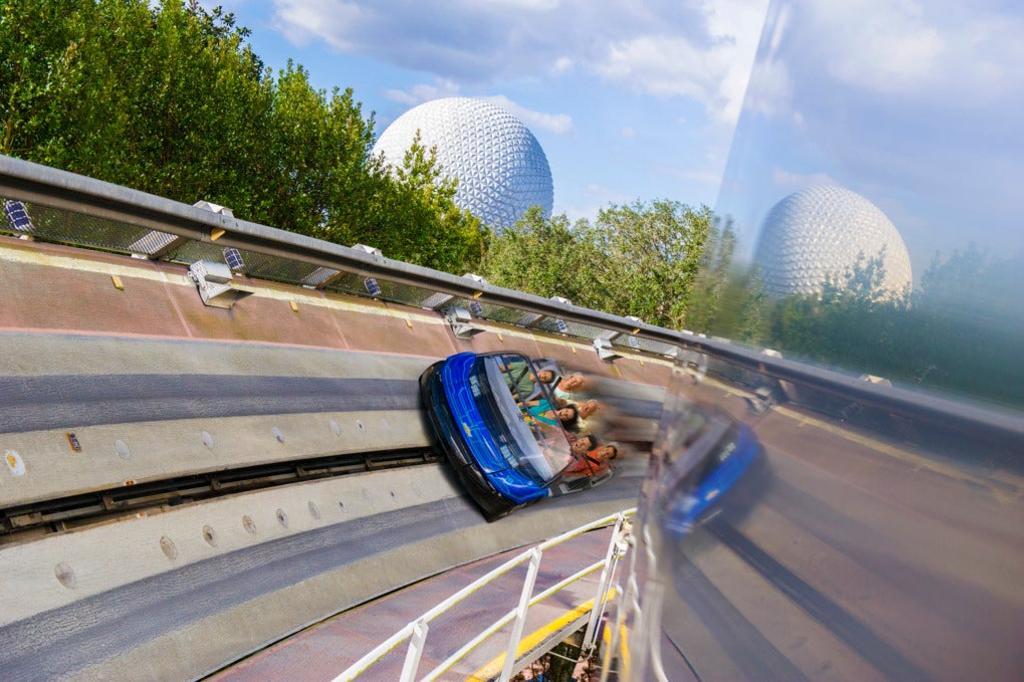 Test Track, en un coche futurista a toda velocidad. 