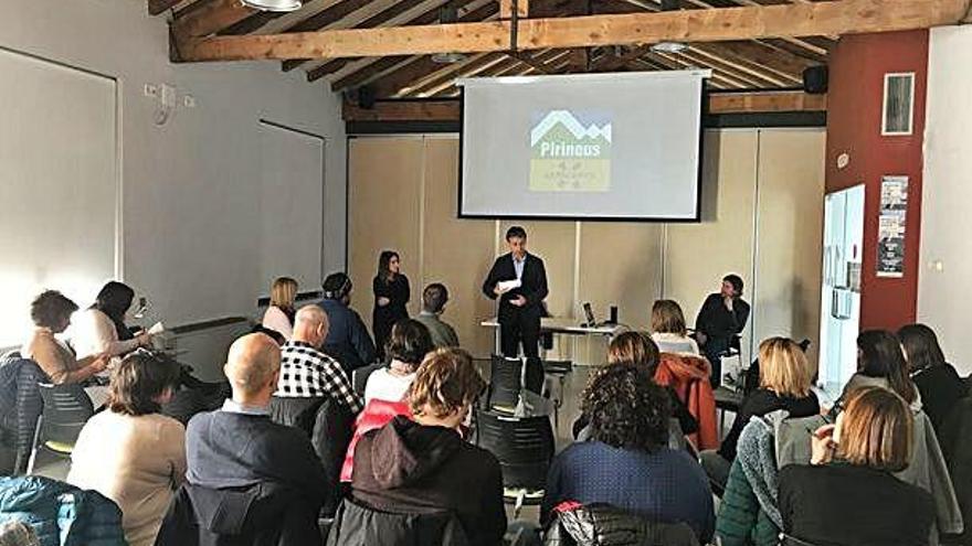 Els participants en la sessió de treball turístic celebrada a la Seu