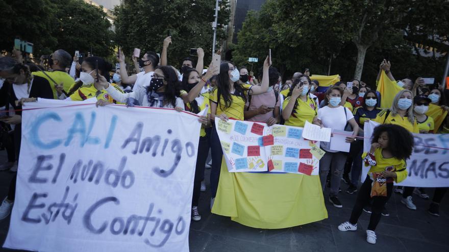 Más de 500 personas se manifiestan en Palma por la libertad de Colombia