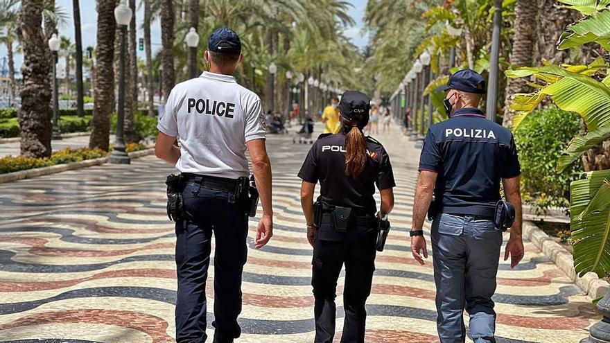 La Policía Nacional patrulla junto a agentes franceses e italianos este  verano en las calles de Madrid