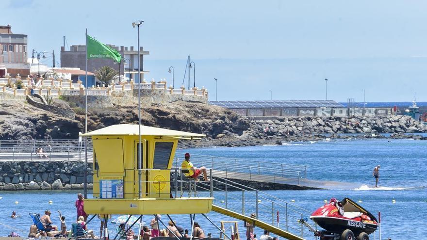 Telde celebra 25 años de su primera Bandera Azul rindiendo homenaje a los servicios de sus playas
