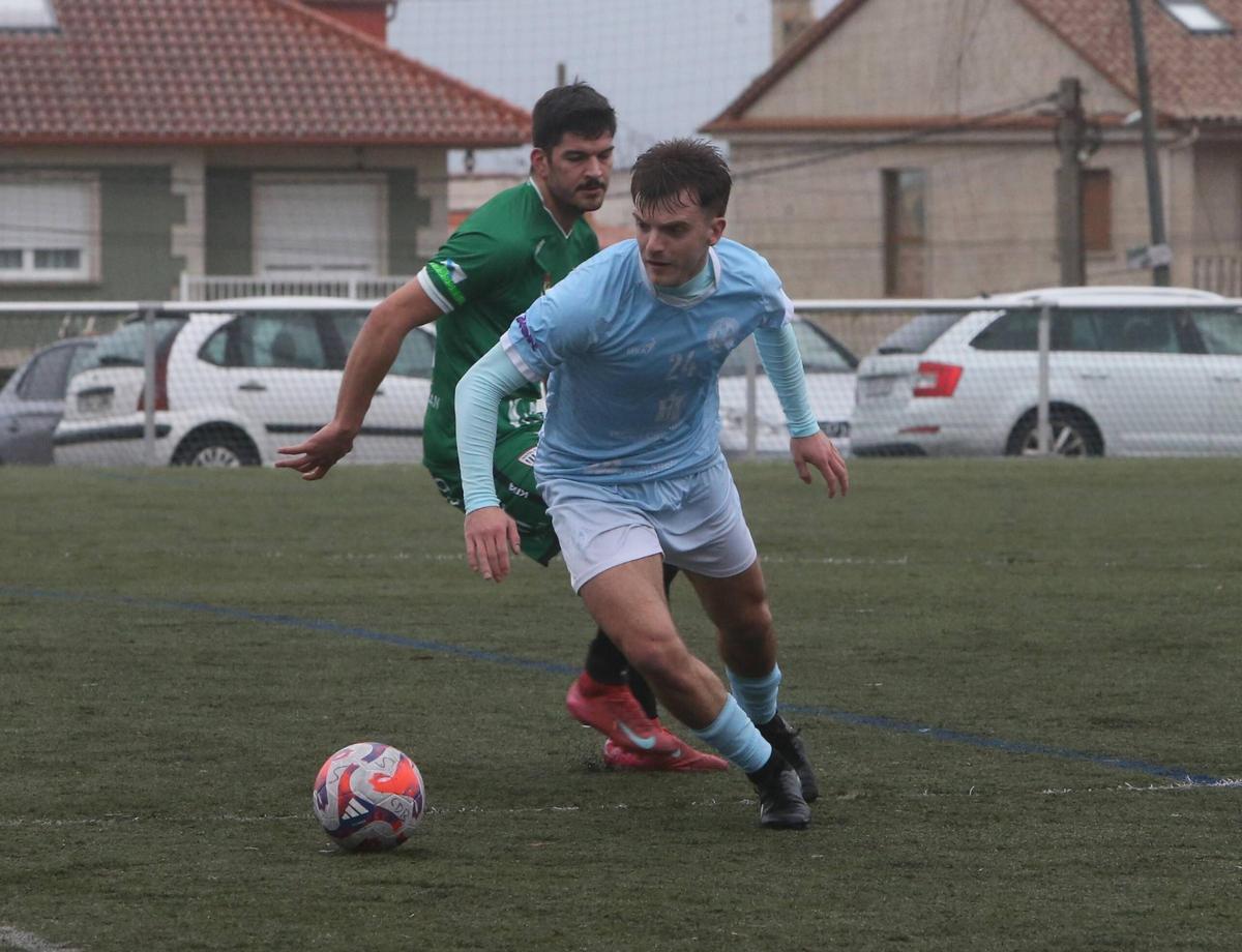 Moledo trata de deshacerse de un rival en un partido anterior.