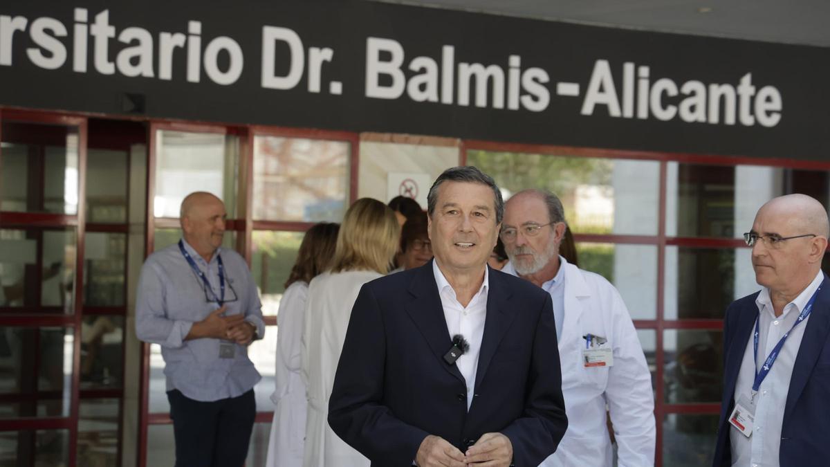 El conseller de Sanidad, Marciano Gómez, en una reciente visita a Alicante