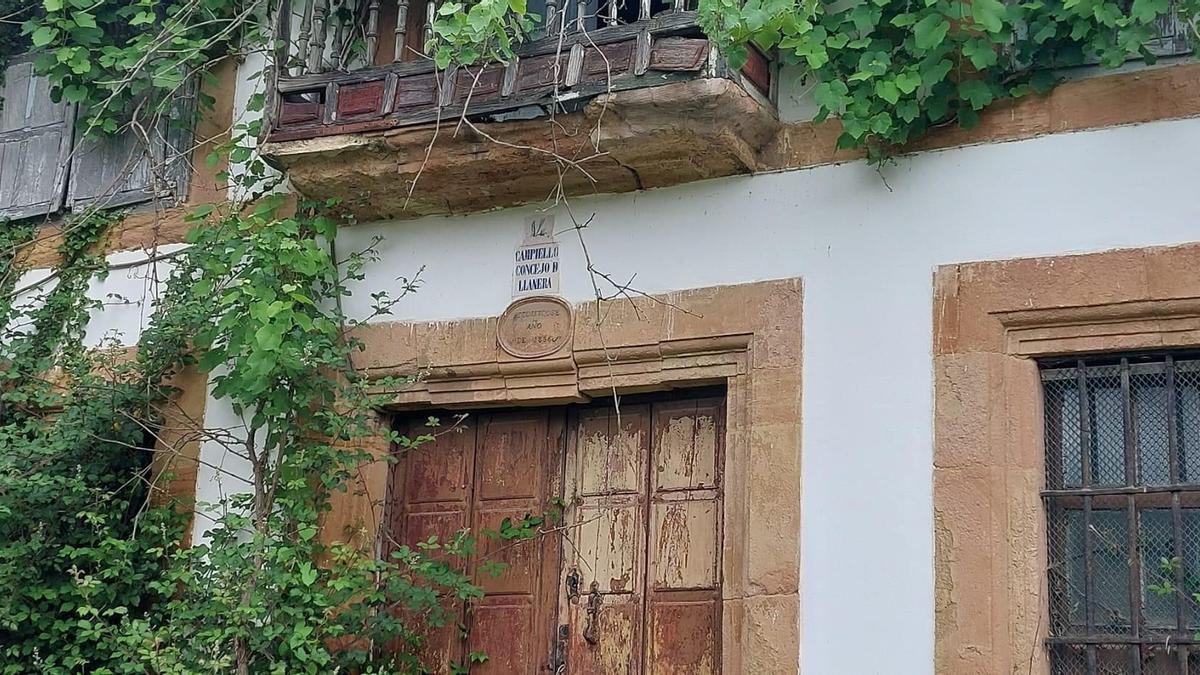 Detalle de la entrada de la propiedad a la venta, en una imagen de archivo.