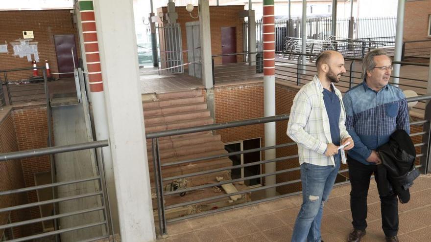 El alcalde de Zamora, Francisco Guarido, y el concejal, Manuel Alesander Alonso, en la Ciudad Deportiva.