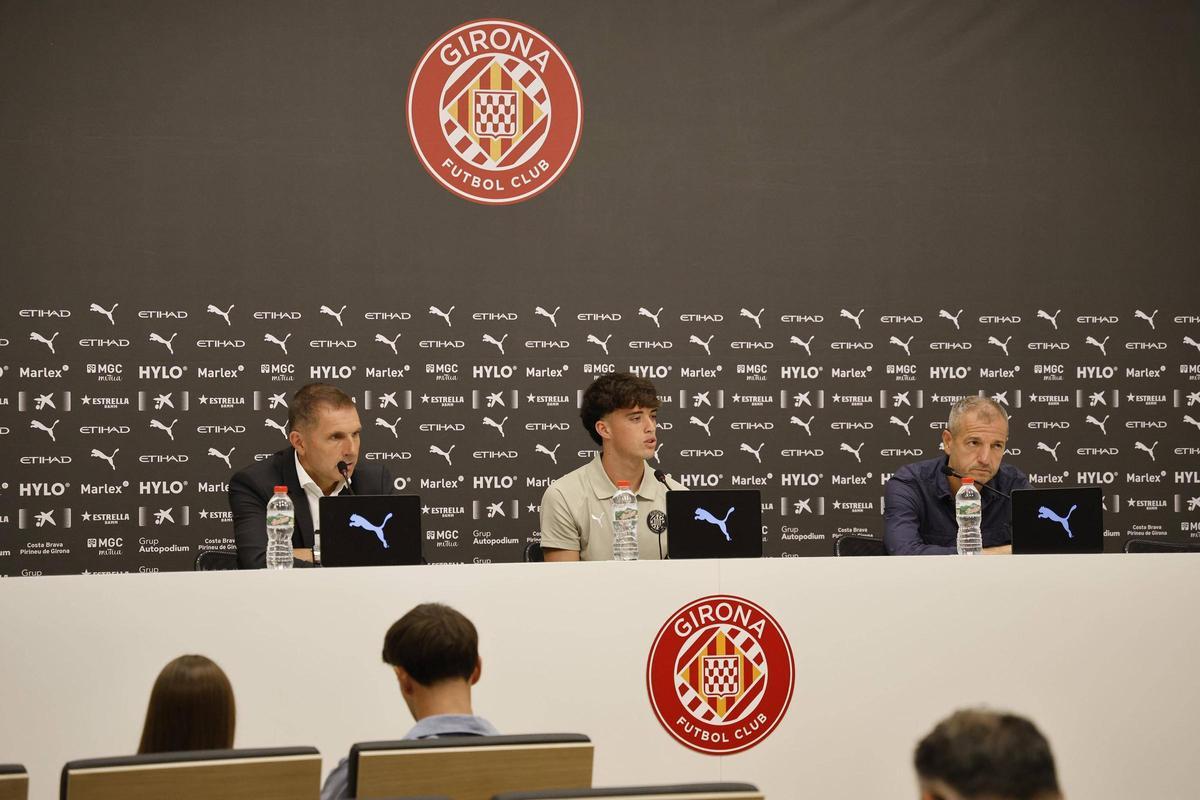 Les imatges de la presentació de Javier Boñar amb el Girona FC Les imatges de la presentació de Javier Boñar amb el Girona FC