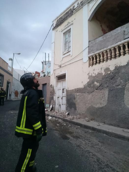 Caída de cascotes en la calle Marconi, en la capital grancanaria