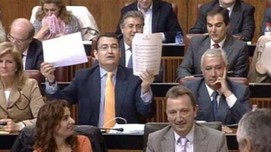 Tensión en el Parlamento de Andalucía