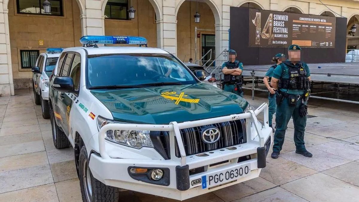 Imagen del despliegue de la Guardia Civil frente a la Audiencia para evitar incidentes.