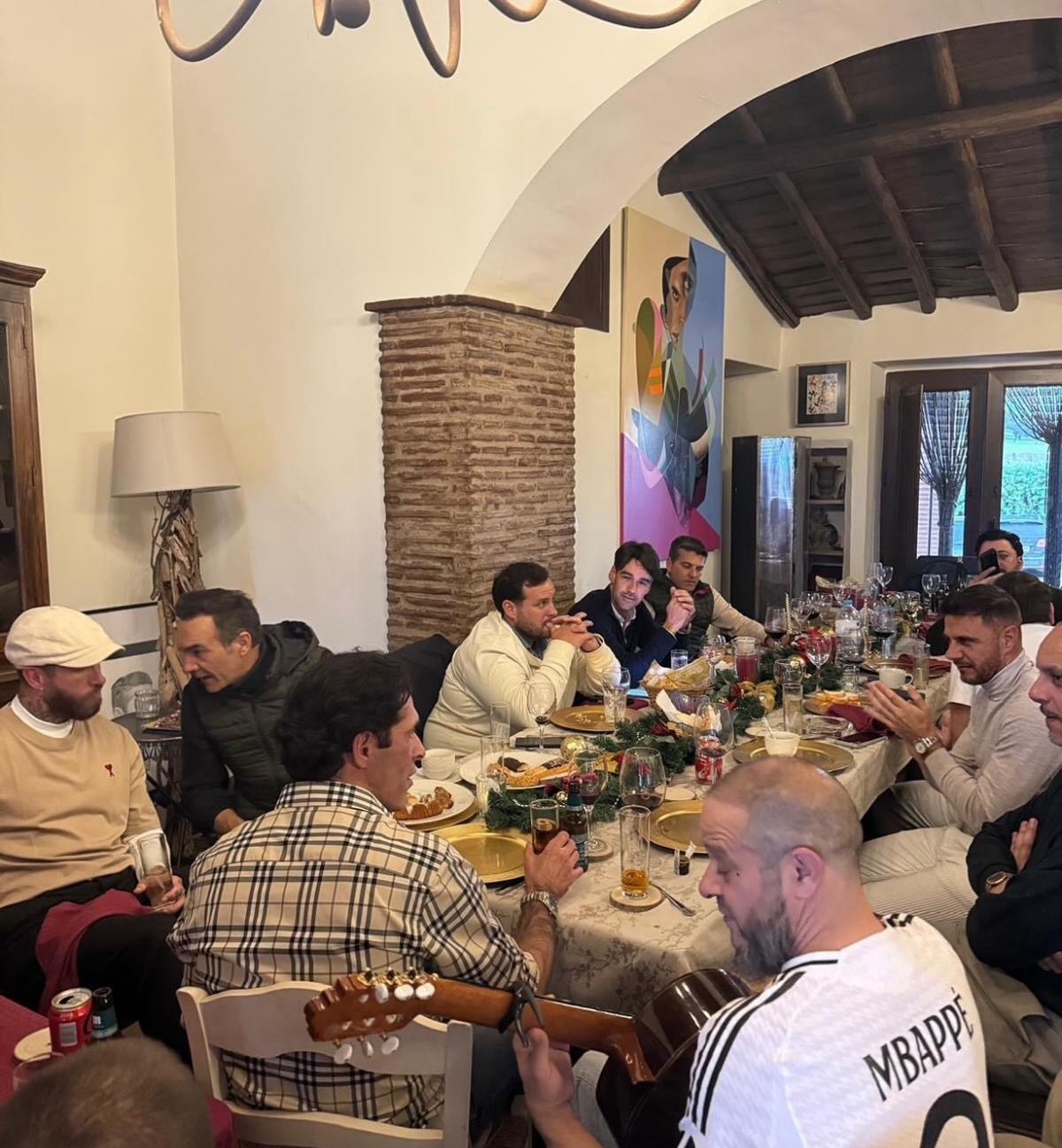 FOTOGALERÍA | La celebración navideña de Talavante en Extremadura: Sergio Ramos y Joaquín, entre los invitados