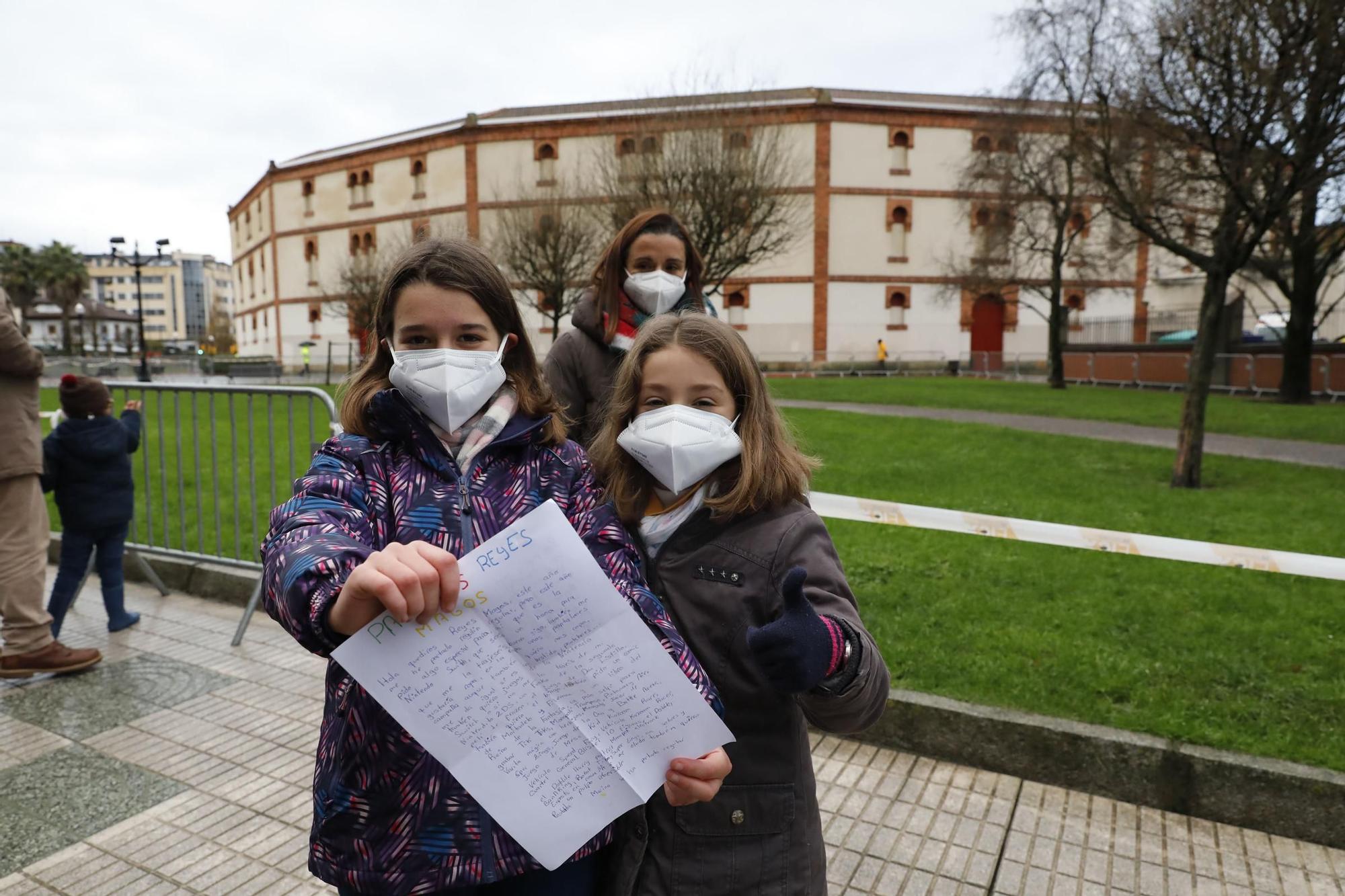 Los Reyes Magos protagonizan un segunda jornada de ilusión en Gijón