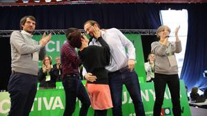 Los coordinadores entrantes de ICV, David Cid y Marta Ribas, y los salientes, Joan Herrera y Dolors Camats, durante la asamblea de su partido, este sábado