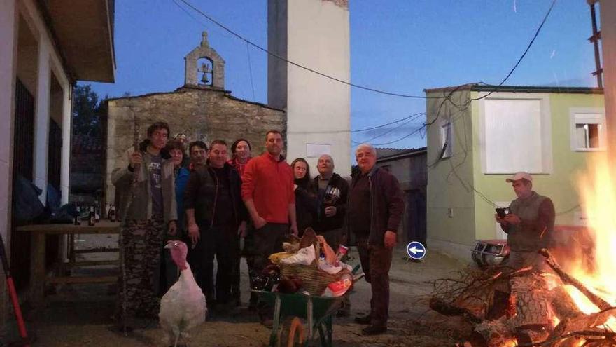 Viñas celebra las fiestas de san Fabián con un asado en la plaza