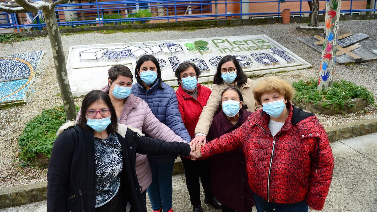 Arancha, Loli, María, Maribel, Pilar, Antonia y Mayte, juntas en Placeat.