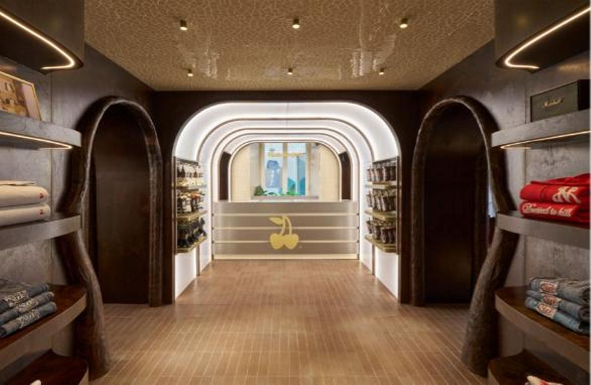 Diseñado por El Departamento, el nuevo templo de Nude Project transforma el  imaginario de las masías de L'Empordà en un espacio híbrido que fusiona retail y  galería de arte
