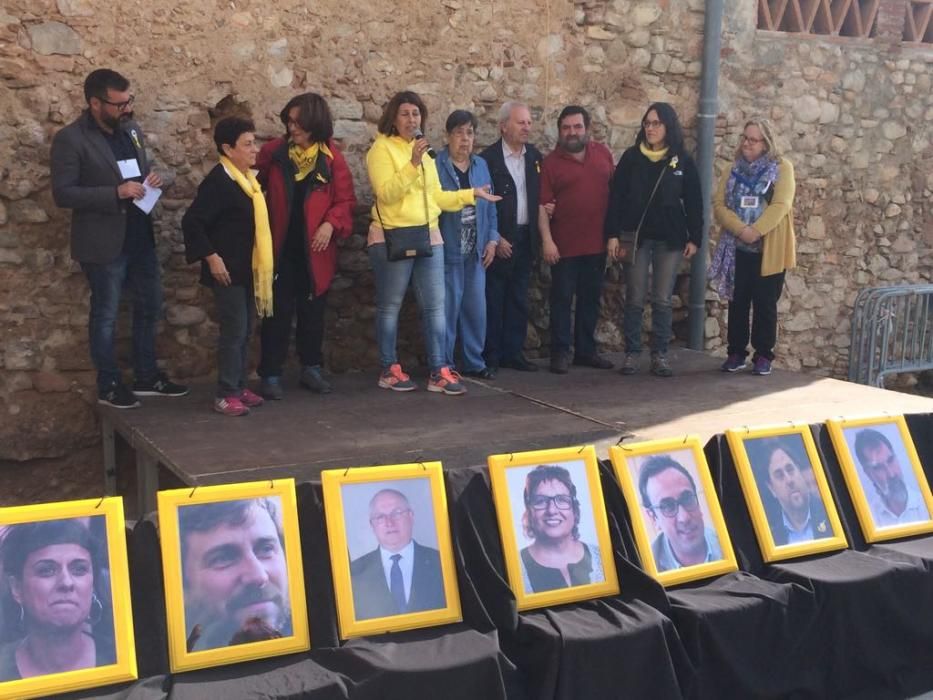 Cadena humana a Montserrat per reclamar l'alliberament dels líders independentistes