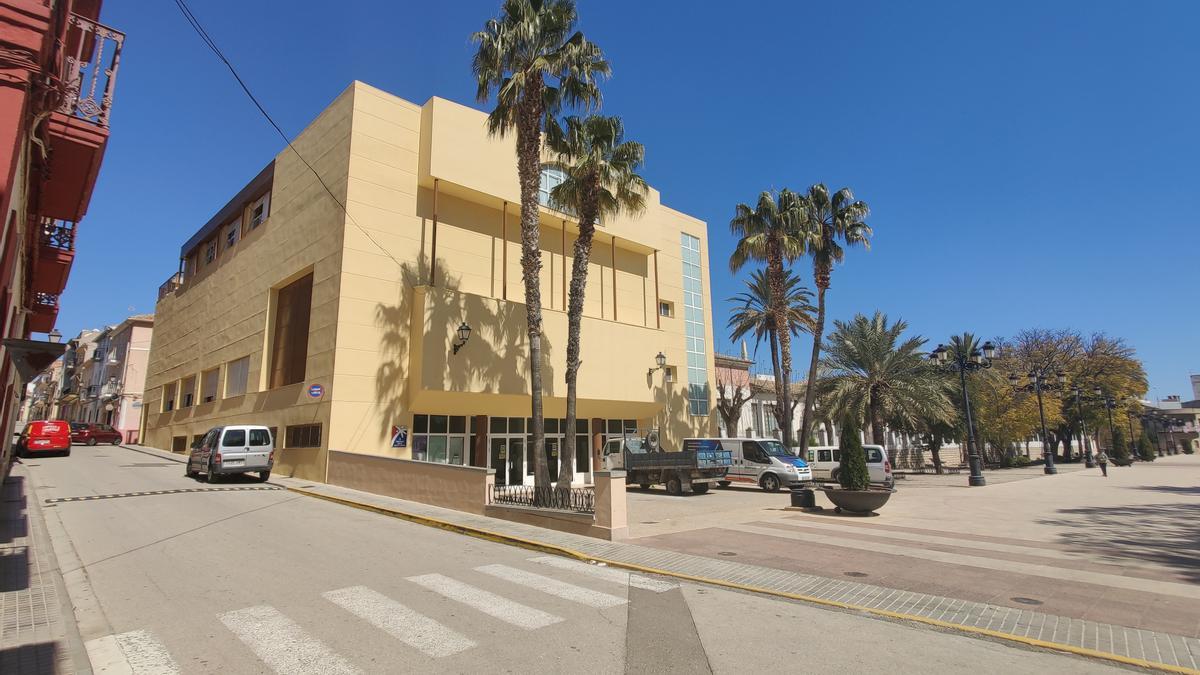 A l’auditori s’ha substituït la màquina d’aire condicionat per una més eficient i moderna. A l’auditori s’ha substituït la màquina d’aire condicionat per una més eficient i moderna.