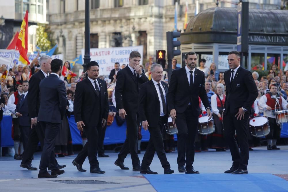 Desfile de los Reyes, personalidades y premiados en la alfombra azul