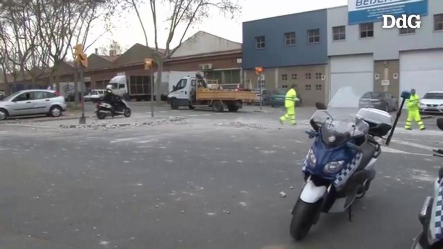 vÍDEO: Un mort i sis ferits en una explosió en una indústria de productes químics en un polígon de la Verneda de Barcelona