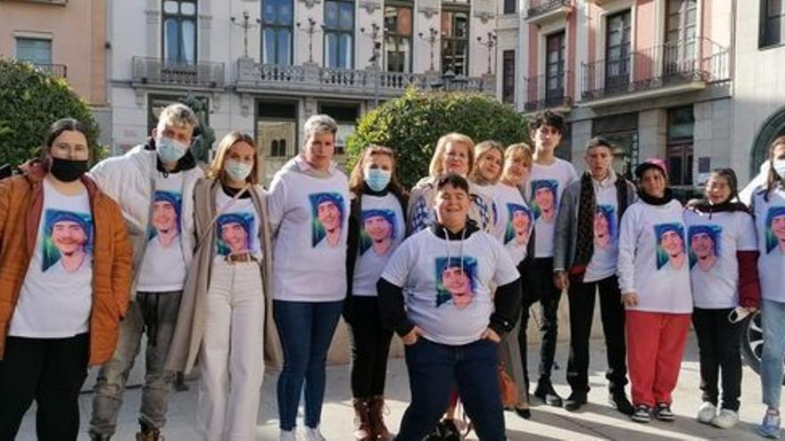 La familia y amigos del joven granadino fallecido accidente se manifiestaron los días del juicio.