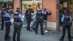 Els Mossos investiguen un atracament a un banc de la Meridiana de Barcelona