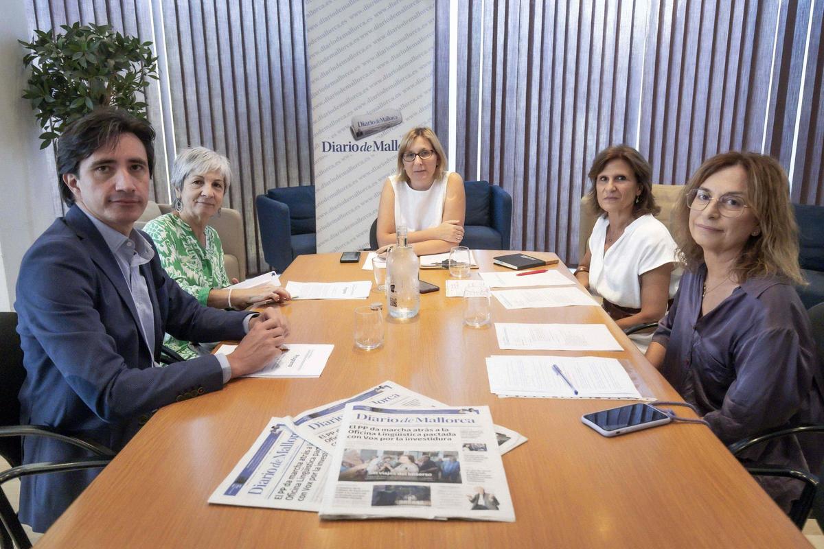 Los expertos posan en el Club Diario de Mallorca antes de comenzar la mesa de debate.