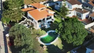 En venta una villa de cuatro habitaciones con piscina en un pueblo de Castellón