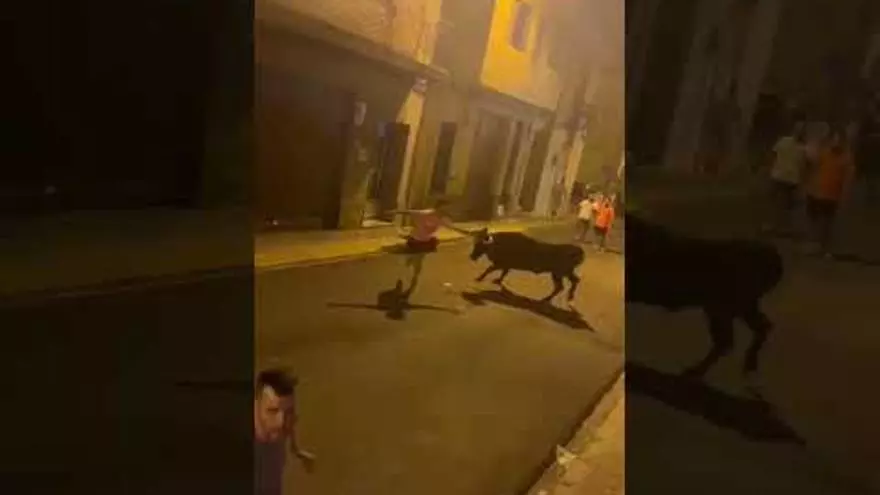 Brutal cogida en los 'bous al carrer' en Alfafar