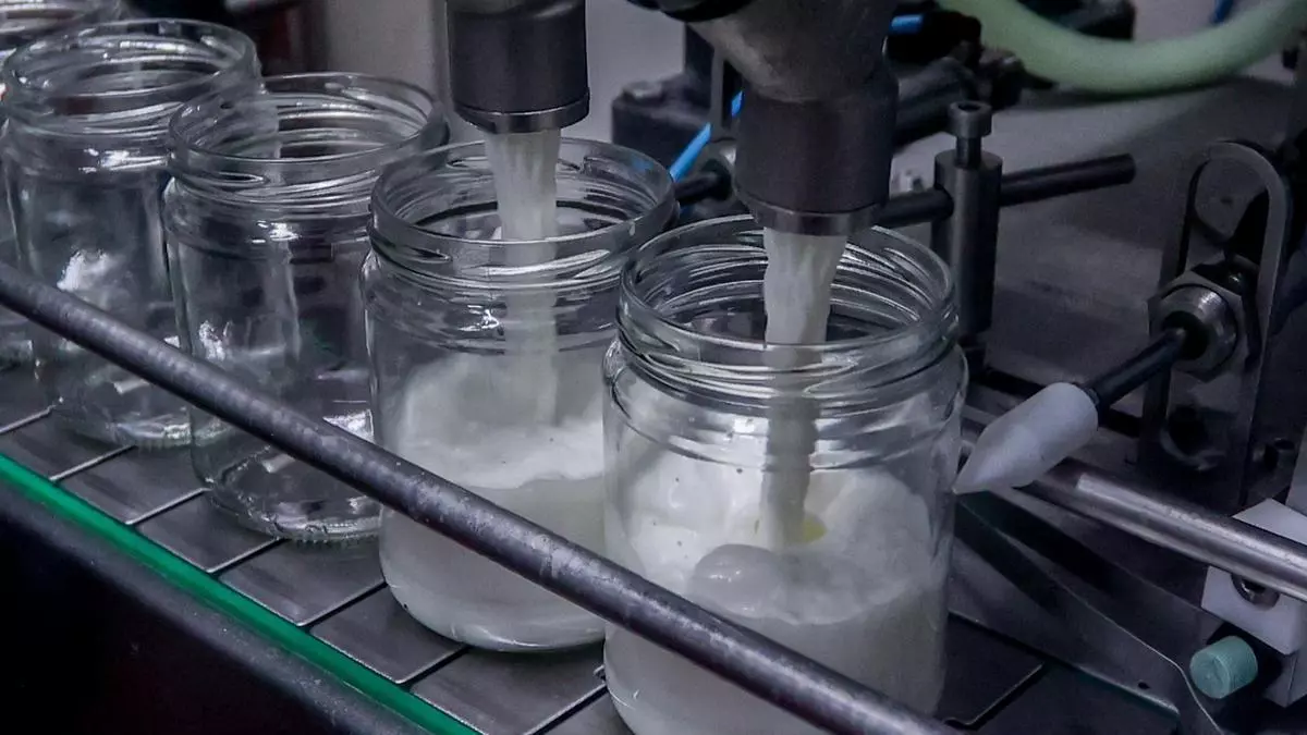 Parece, ¿pero es? Cooperativas agrarias denuncian confusión en la venta de leche: la UE «se disfraza» de origen gallego