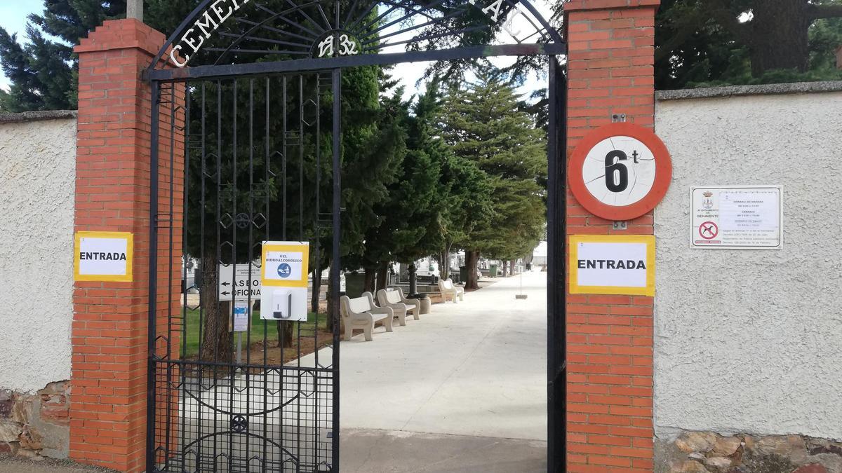 Entrada al cementerio municipal benaventano.