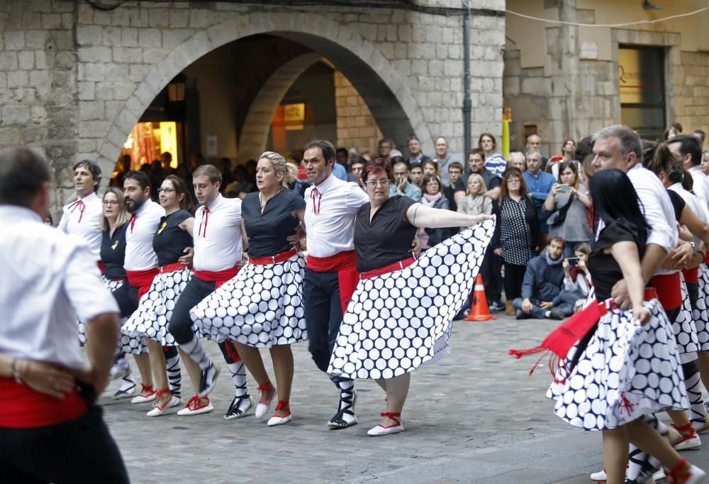 Ball de Gitanes de Montmeló a la plaça del Vi de Girona