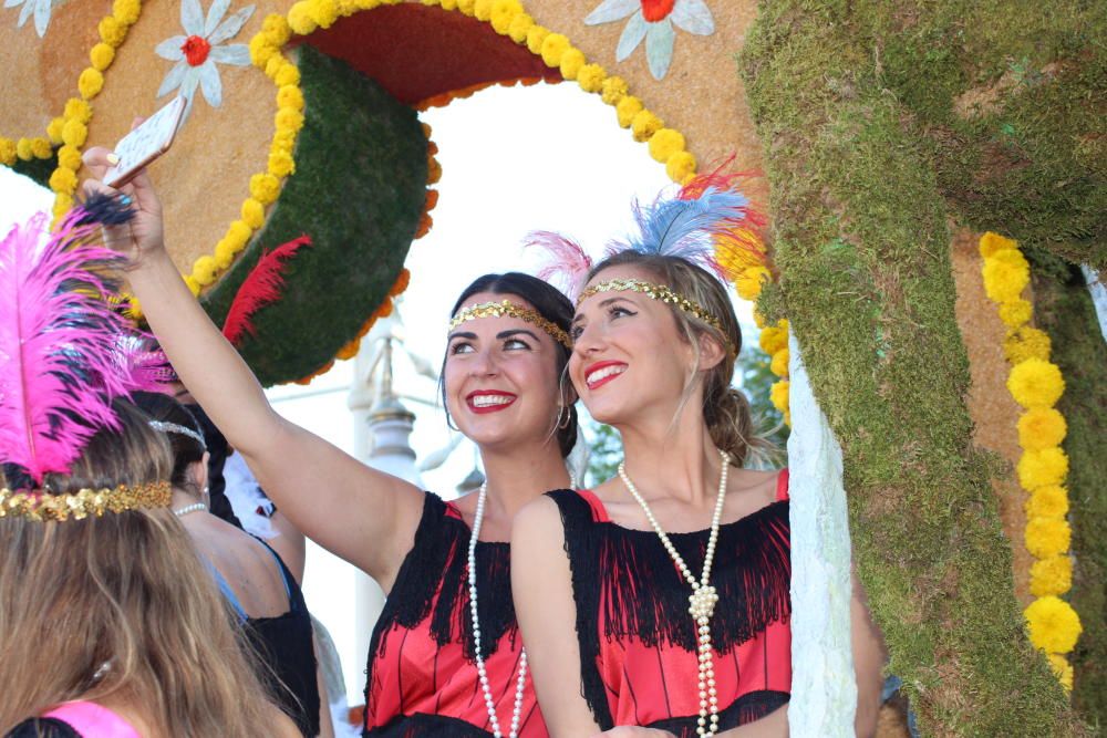 Marina, Sara, Rocío, Daniela y dos generaciones de embajadoras de la fiesta