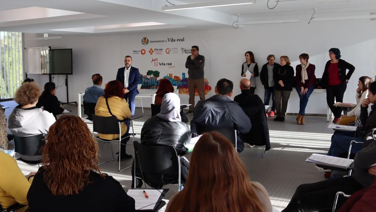 L'alcalde de Vila-real, José Benlloch, ha donat la benvinguda als beneficiaris del nou taller d'ocupació