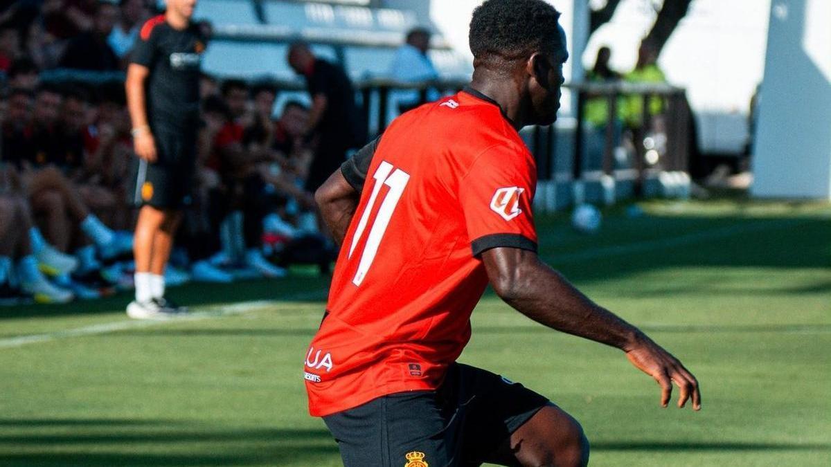 Luvumbo, durante el partido ante el Al Fateh.