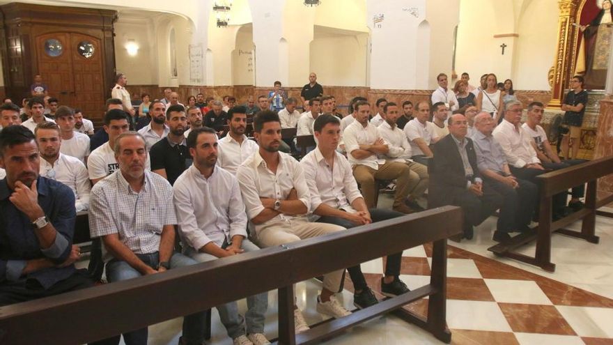 El Málaga CF celebra su tradicional ofrenda a la Divina Pastora