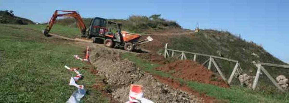Los vecinos creen que la senda litoral de Perlora es una maniobra de distracción