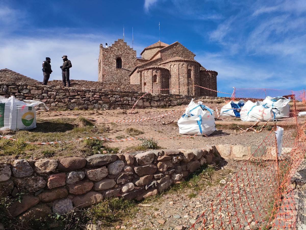 Obras en la cima de La Mola