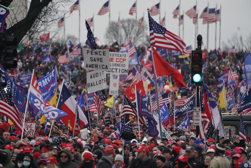 Una torba de seguidors de Trump assalta el Capitol