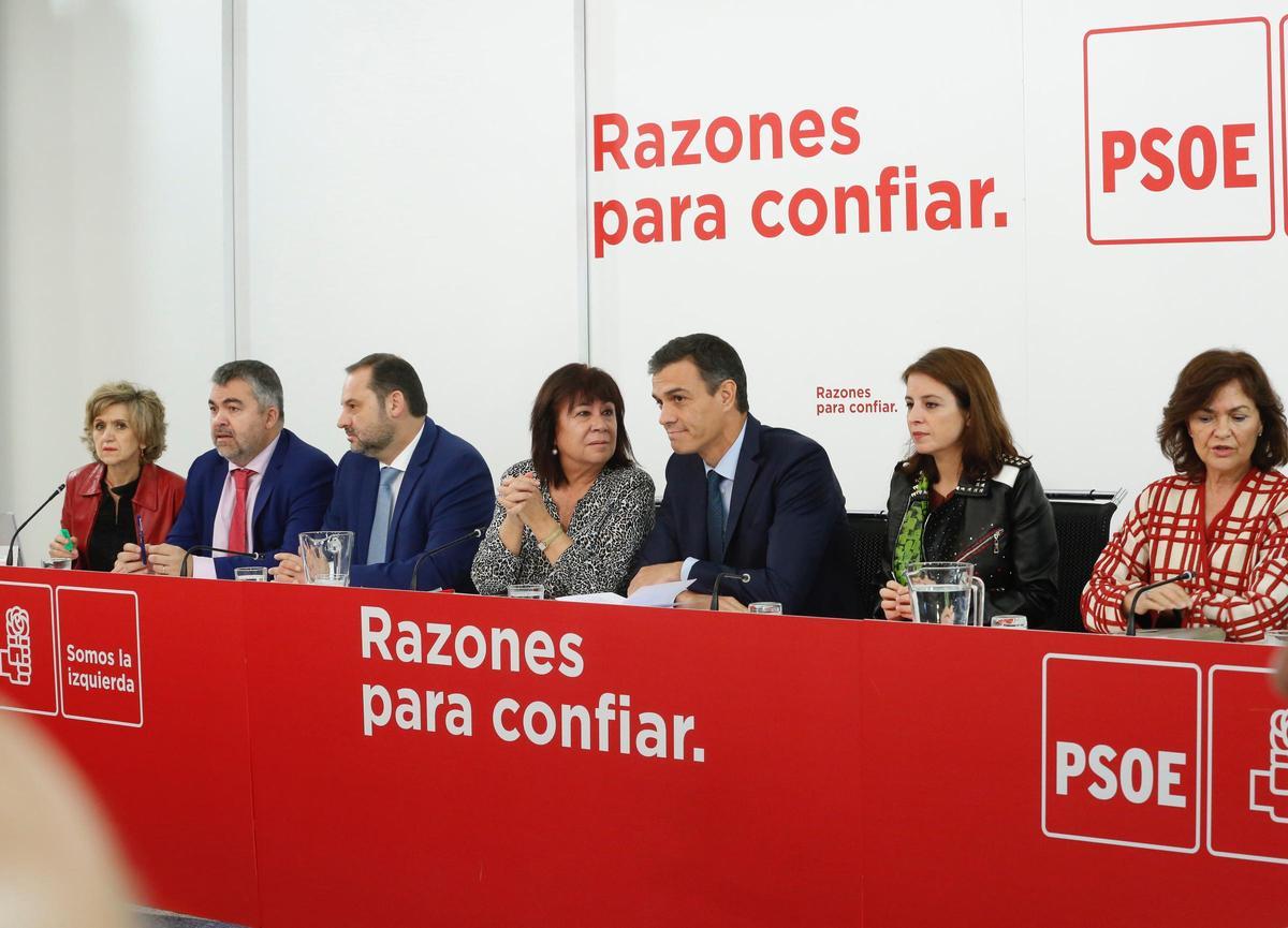 Santos Cerdán, José Luis Ábalos y Pedro Sánchez en una reunión de la ejecutiva del PSOE en 2019.