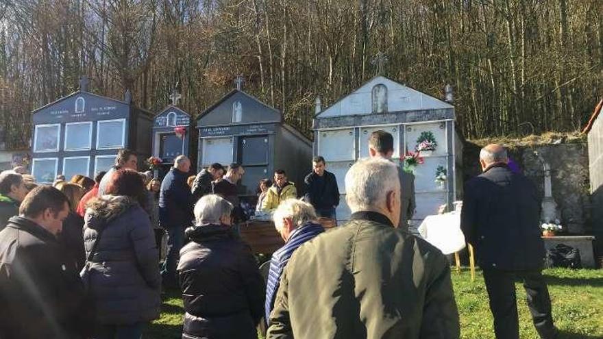 Funeral de Jesús Menéndez, en el cementerio de Sobrado (Tineo).