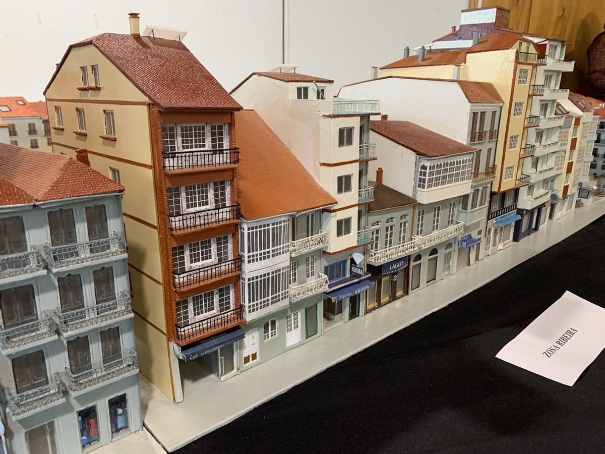 Gene Muíños Reboredo expone en «A nosa pequena vila» maquetas a escala de edificios de Redondela