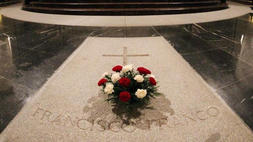 Imagen de archivo de la sepultura de Francisco Franco.