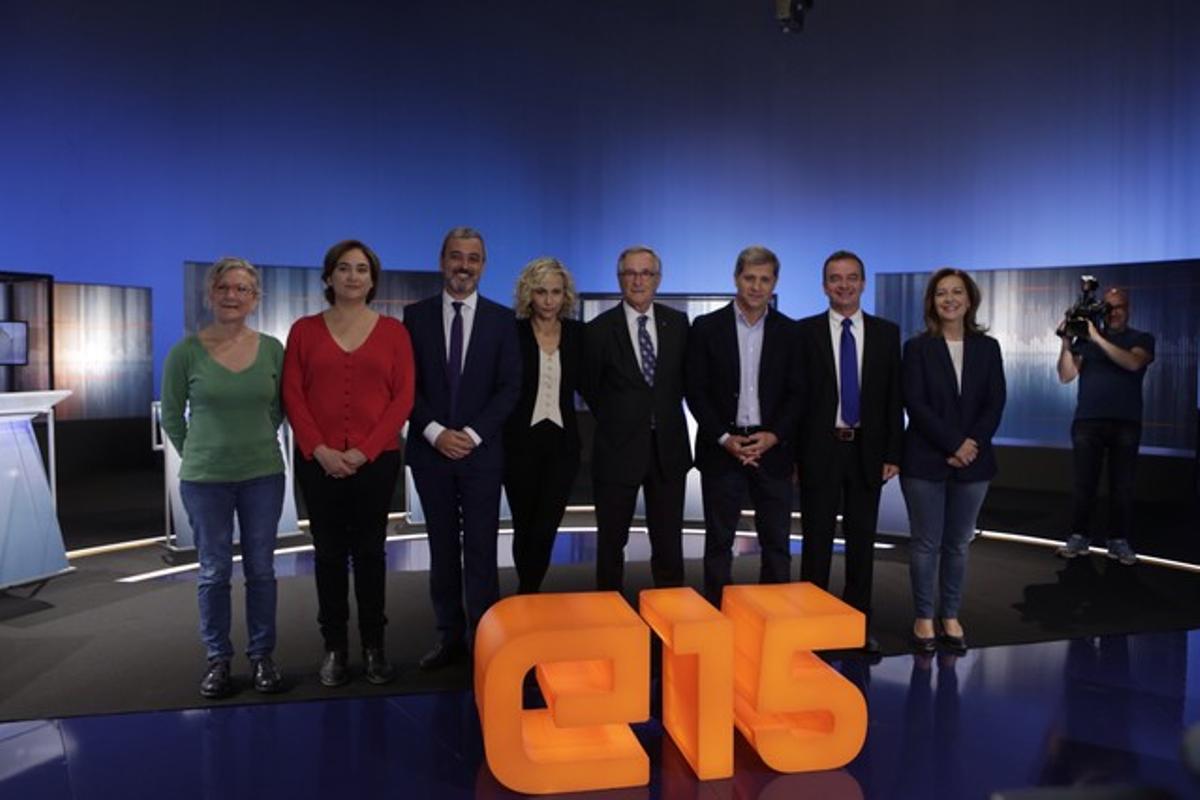 D’esquerra a dreta; María José Lecha, Ada Colau, Jaume Collboni, Mònica Terribas, Xavier Trias, Alberto Fernández, Alfred Bosch i Carina Mejías.