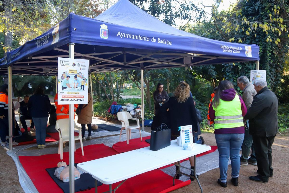 Carpa instalada en Castelar en la que se ha desarrollado el taller de primeros auxilios.